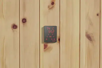 Detailansicht einer Touch-Saunasteuerung, Art of Spa Berlin, custom-made Outdoorsaunen