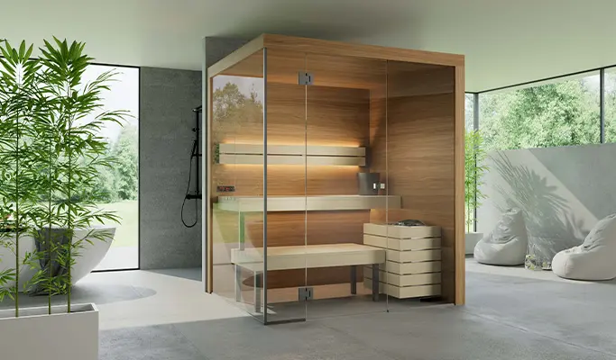 Indoorsauna Prime Selection, Maßanfertigung, Verkleidung in Ami Nuss, zweistufige Liegeebenen ohne Zwischenbankverkleidung, Aufnahme von vorne