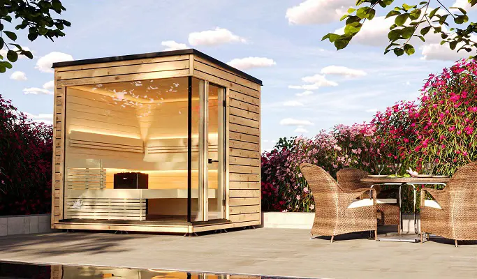 kleine Variante der Gartensauna pureGarden, Einzelanfertigung, Saunaofen in Liegeebenen eingebaut, Ansicht von schräg vorne rechts