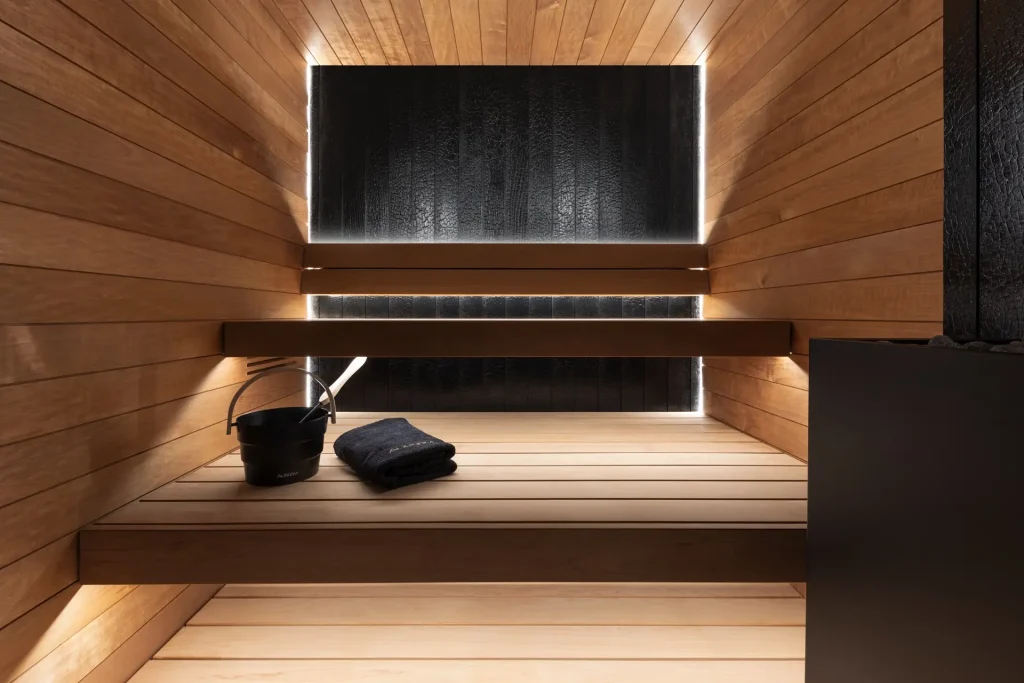 Privatsauna Vulcana, Innenansicht, 2-stufige Liegeebene, Sonderanfertigung, Beleuchtung und den Liegeebenen